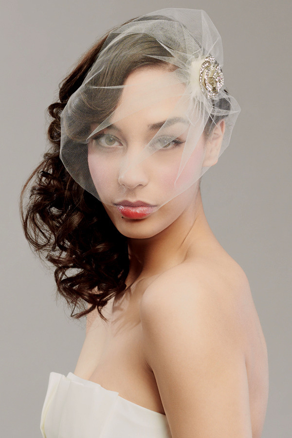 Posh-veil-bridal-veils-blusher-rose-jewel-brooch.full