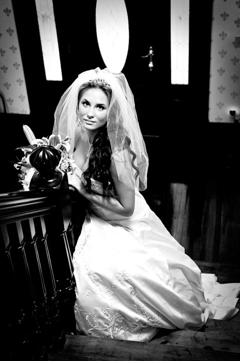Stunning black and white artistic wedding photography