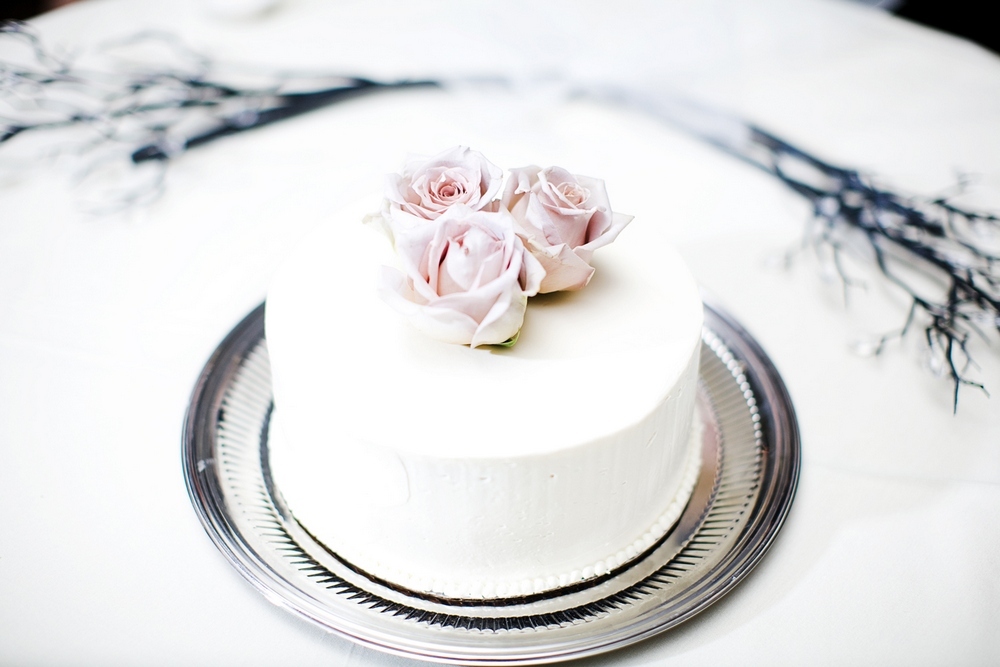 Mini-white-wedding-cake-with-blush-pink-roses-on-top-silver-tray.full
