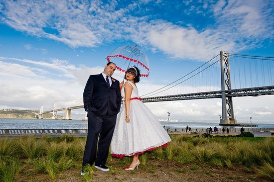 photo of Bride Chic: Donna And Matt's Valentine Themed Retro Wedding