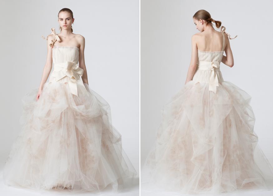 Vera-wang-spring-2010-wedding-dresses-avant-garde-oversized-bows-ivory-with-dusty-rose-hue-full-tulle-skirt.full