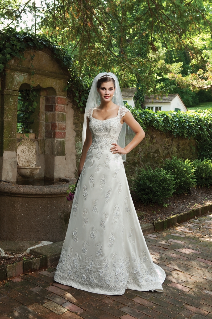 I231101s-spring-2011-wedding-dress-2bebride-kathy-ireland.full