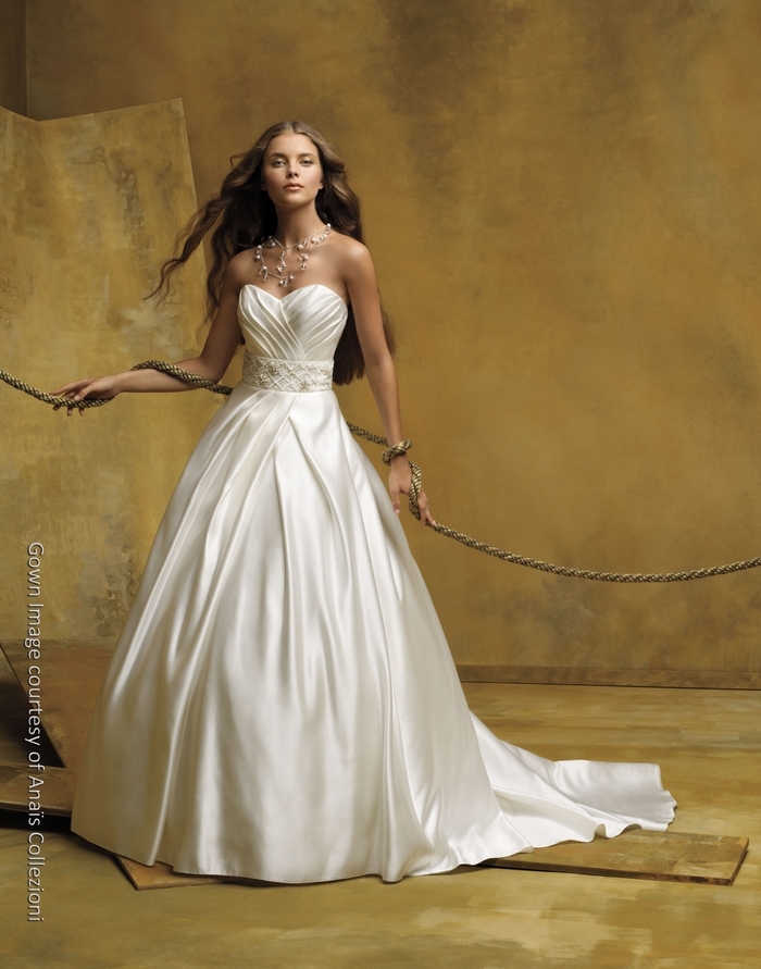 An131-ivory-satin-ballgown-wedding-dress-2011-st.pucchi.full