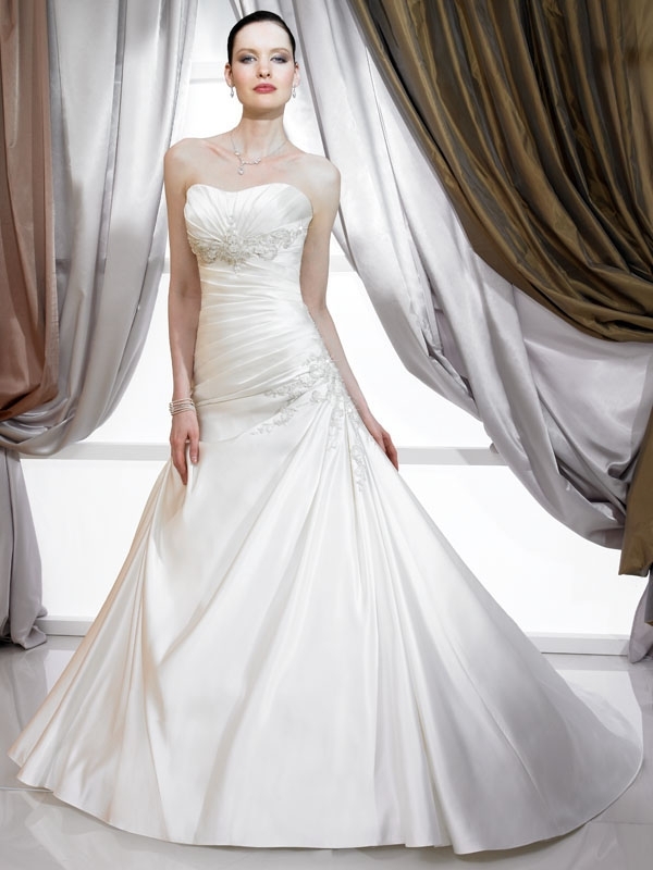 J6162-2011-wedding-dress-classic-ivory-a-line-corset-bodice-stephanie-couture.full