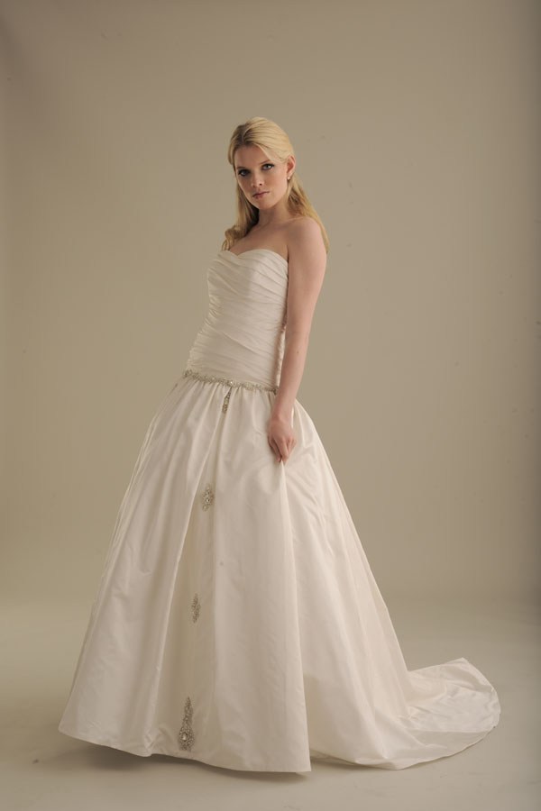 No-ordinary-bride-wedding-dress-843.full