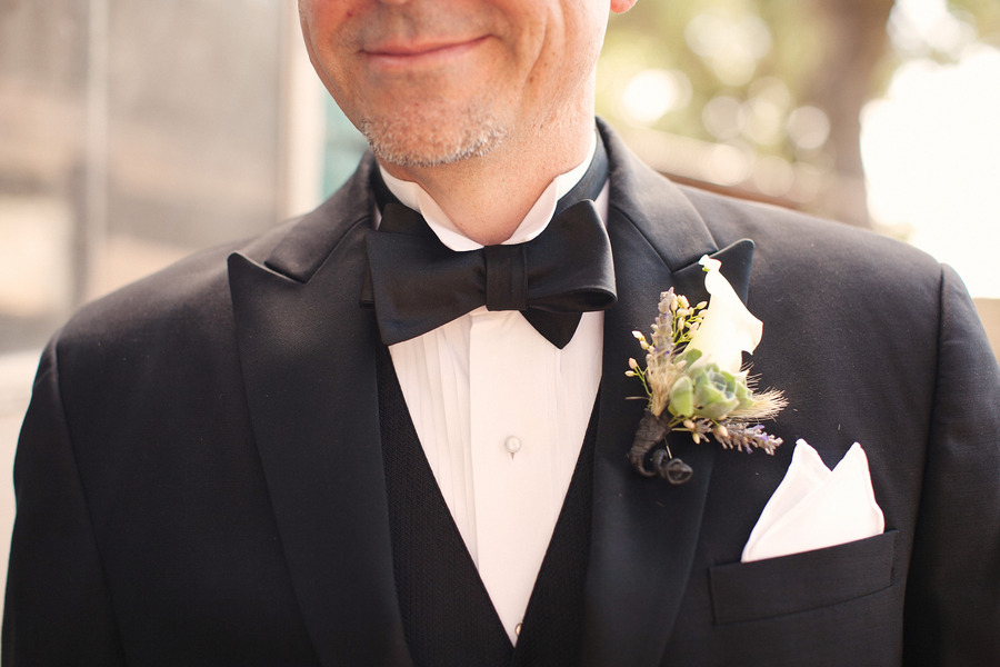 Rustic-elegant-real-wedding-outdoor-wedding-ceremony-black-tie-groom.full