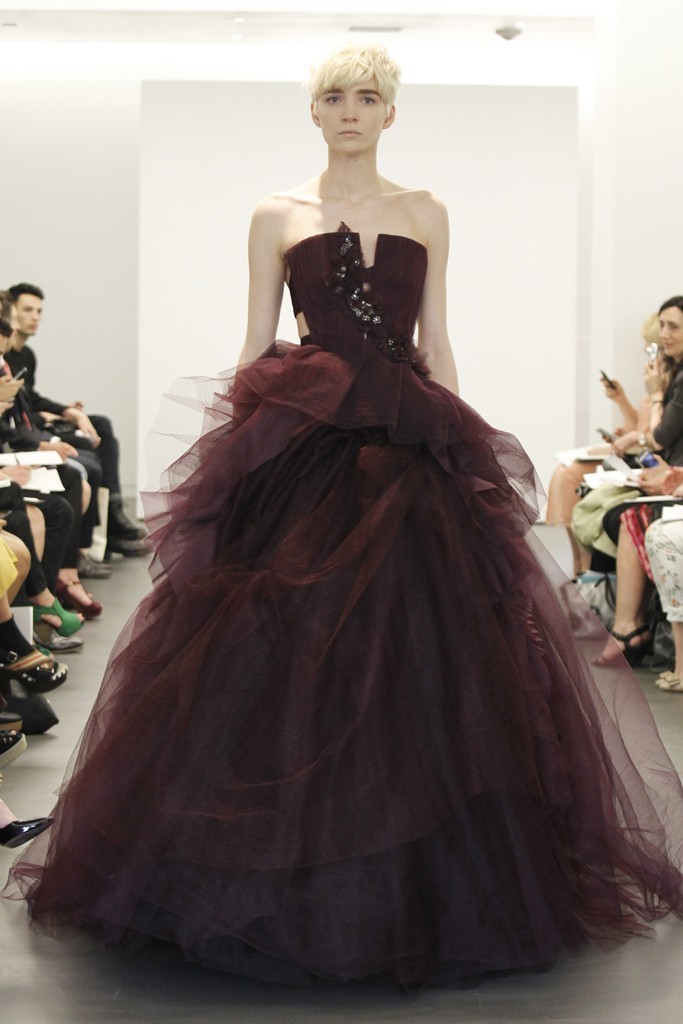 2013-wedding-dress-trend-two-tone-bridal-gowns-vera-wang-maroon-ballgown.full