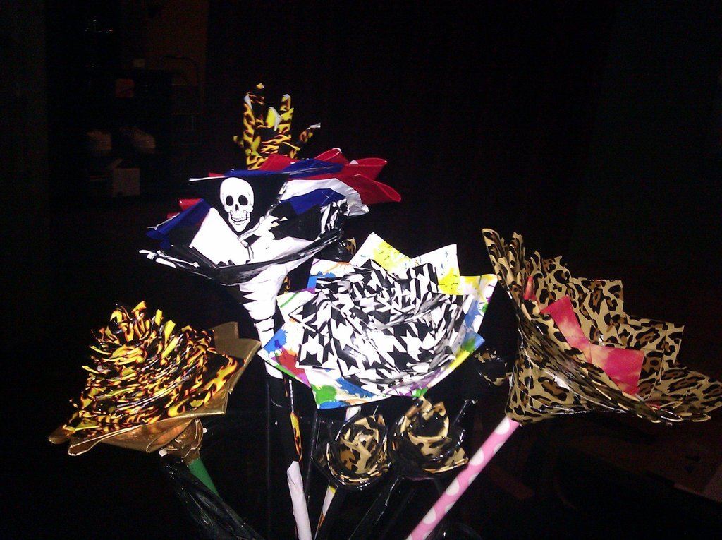 Offbeat-wedding-ideas-duct-tape-bridal-bouquet-wedding-flowers-2.full
