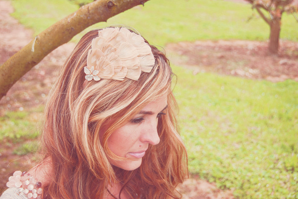 Deep-ivory-feather-fascinator-wedding-hair-accessories.full