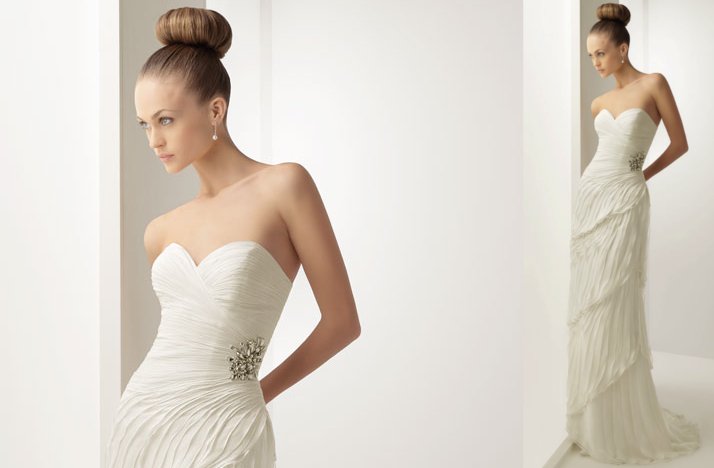 2012-wedding-dresses-soft-by-rosa-clara-bridal-gown-strapless-sweetheart-feather-look-on-skirt.full