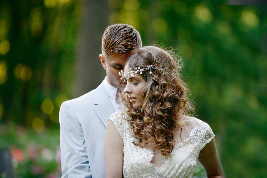 Romantic-spring-wedding-outdoor-venue-all-down-wedding-hairstyle.full