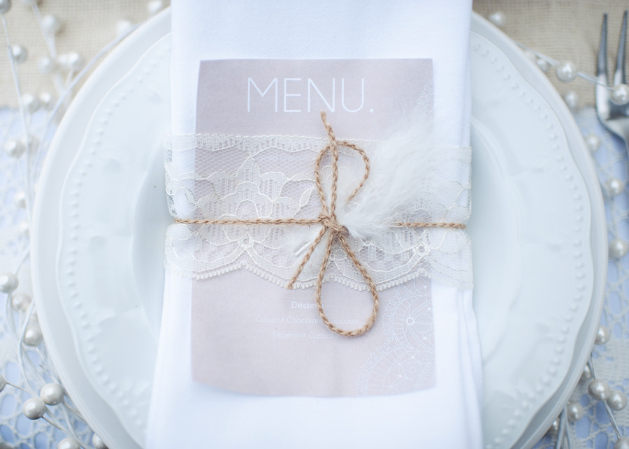 Lace-feather-wedding-reception-place-setting.full