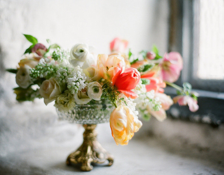 Elegant-spring-wedding-centerpiece-peach-yellow-ivory.full