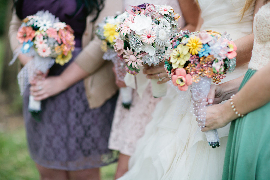 Eco-friendly-brooch-bouquets-real-wedding.full