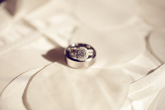 round diamond engagement ring halo