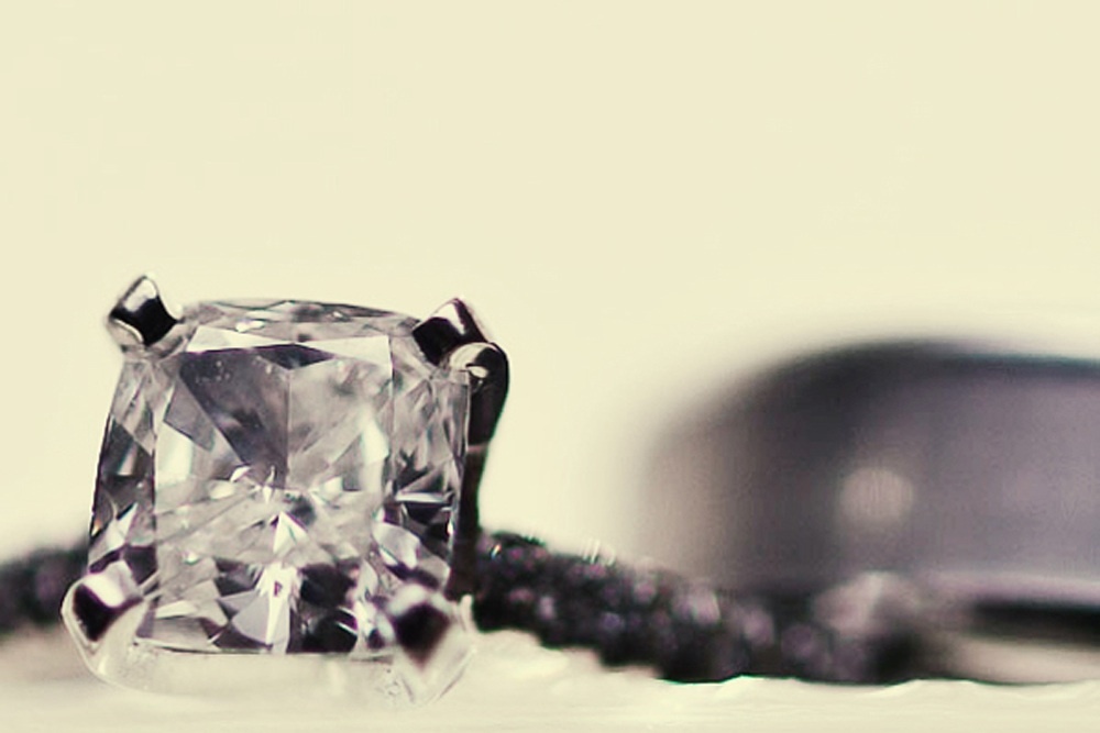 Engagement-ring-wedding-band-photo-artistic-style-photography.full