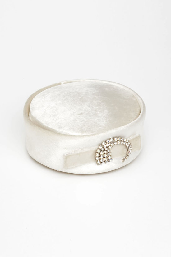 photo of brides something old vintage pillbox wedding hat
