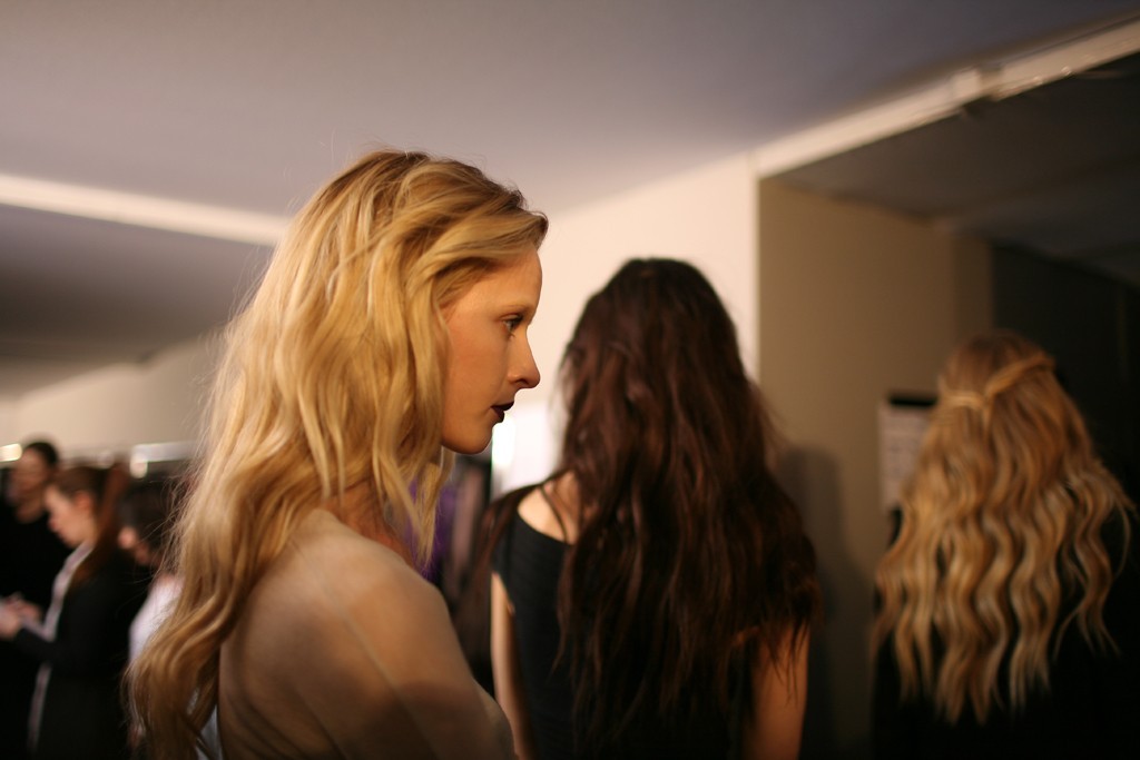 Wedding-hair-inspiration-soft-waves-bohemian-bride-alberta-ferretti.full