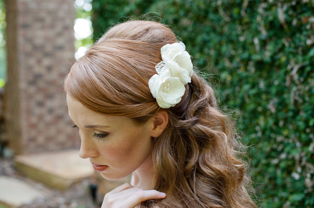 Romantic-wedding-hair-flowers-all-down-bridal-hairstyle.full