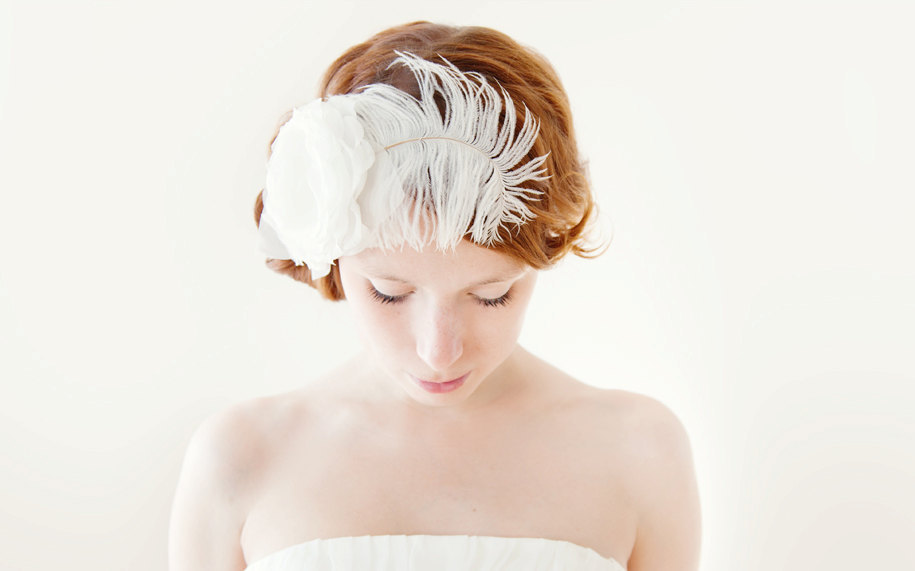 Romantic-bridal-hair-accessori-flower-with-feather-fascinator.full