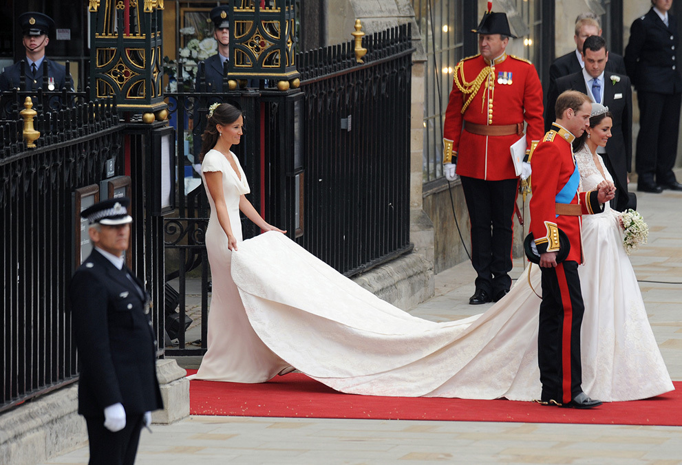 Royal-wedding-up-close-pippa-bridesmaid-duties-wedding-dress-train.full