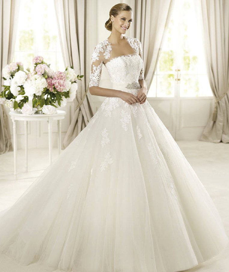 Classic-wedding-dress-for-church-ceremony-pronovias-glamour-2013-domingo.full