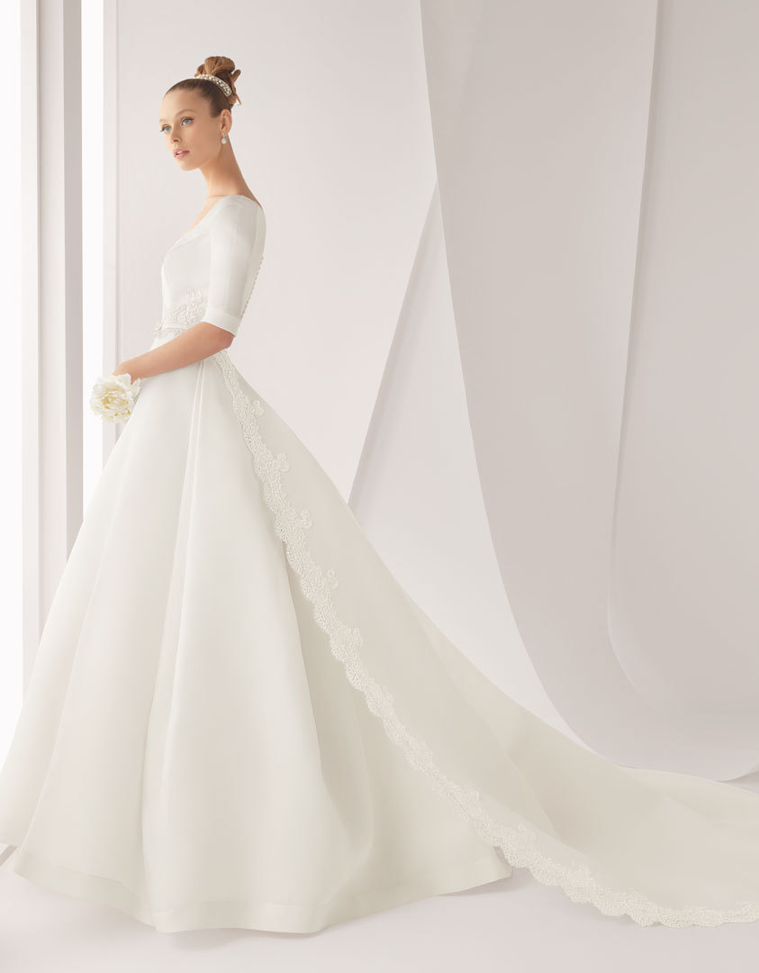 Classic-wedding-dress-for-church-ceremony-rosa-clara-bridal-gown.full