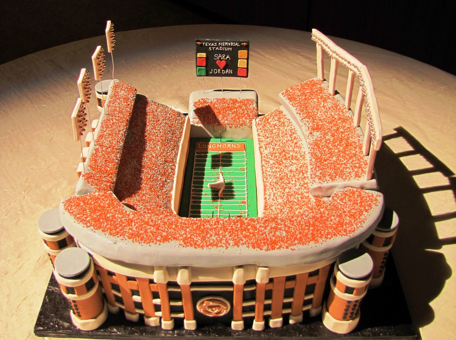 Unique-wedding-cake-ideas-grooms-cakes-sports-arena.original