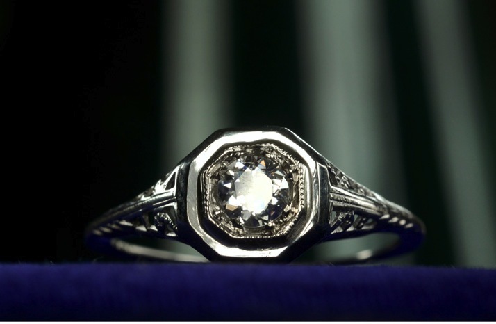 Antique-engagement-rings-for-vintage-brides-1920s-deco-filligree.full