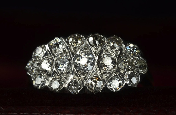 Antique-engagement-rings-for-vintage-brides-1910s-edwardian-cluster.full