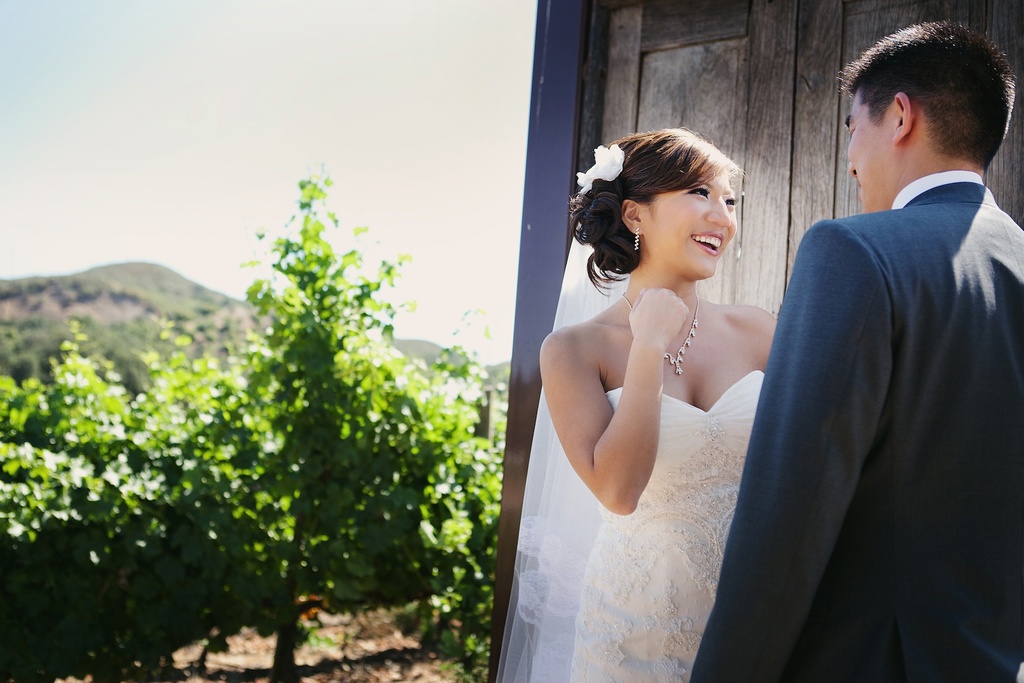 Creative-first-look-wedding-photo-outdoor-weddings-california-4.full
