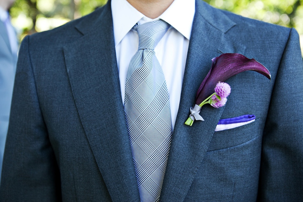Elegant-grooms-attire-for-outdoor-malibu-wedding-gray-suit-calla-lily-bout.full