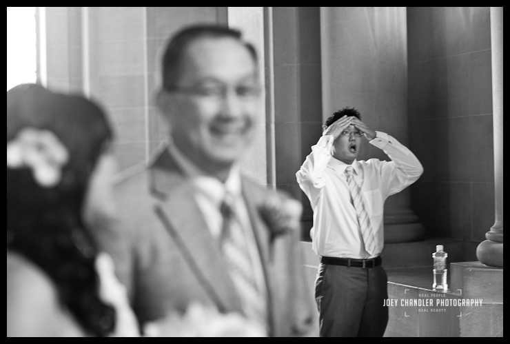 Funny-real-wedding-photos-black-and-white-nervous-groom.full