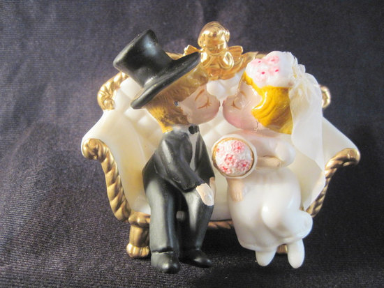 photo of Wilton wedding cake topper