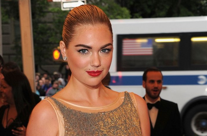 Wedding-hair-makeup-inspiration-2012-met-ball-red-lips-sleek-bun.full