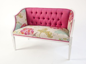 Hot-pink-wedding-colors-vintage-couch-for-wedding-reception.medium