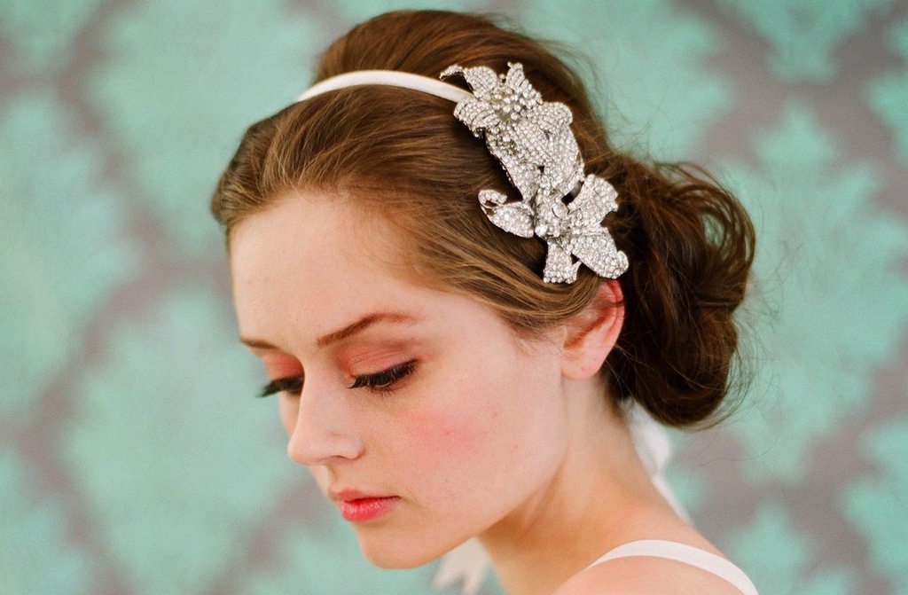 Chic-bridal-headbands-unique-wedding-hair-accessories-3.full