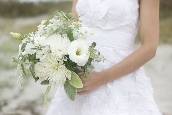 photo of 10 White Wedding Flowers We Love