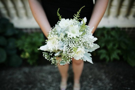 photo of 10 White Wedding Flowers We Love
