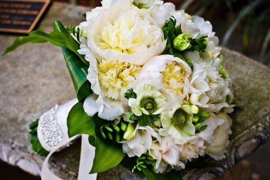 photo of 10 White Wedding Flowers We Love