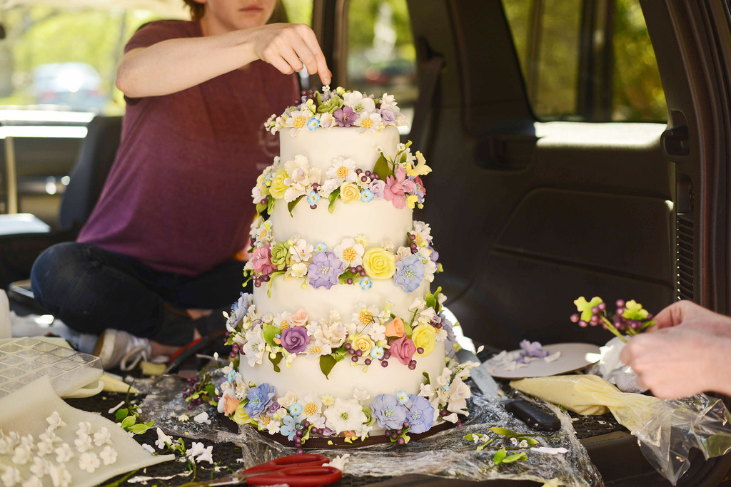 Celebrity-wedding-inspiration-bohemian-romance-real-wedding-romantic-cake.full