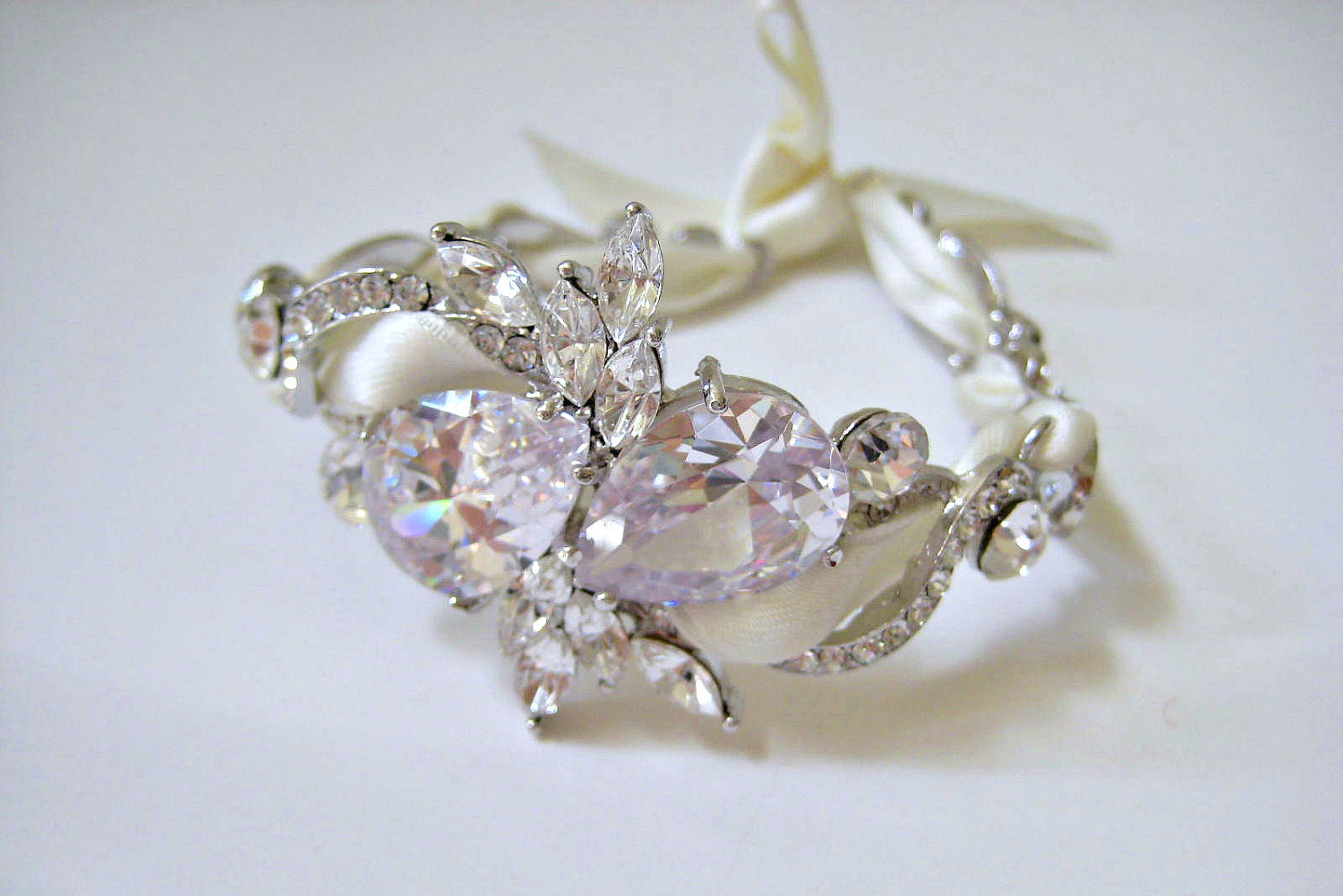 Bejeweled-bride-wedding-accessories-delicate-bracelet.original